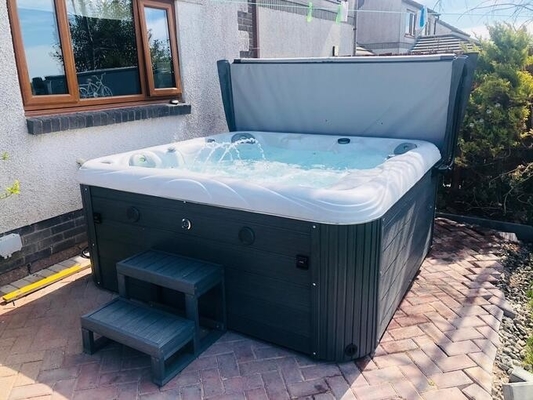 Ogród 5 miejsc Łazienka z luksusowym masażem Spa Wanny zewnętrzne Whirlpool Wanny gorące Acrylic Freestanding Spa Wanny dla willi