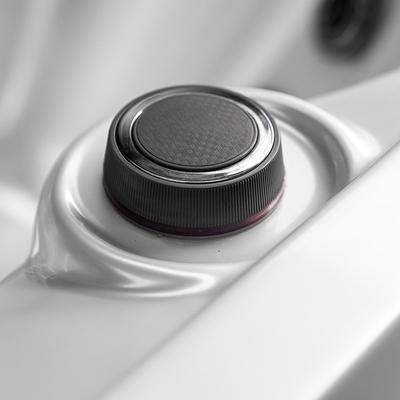 Duży rozmiar 6-osobowa wanna z hydromasażem Zewnętrzna wanna z hydromasażem z czarną spódnicą wokół
