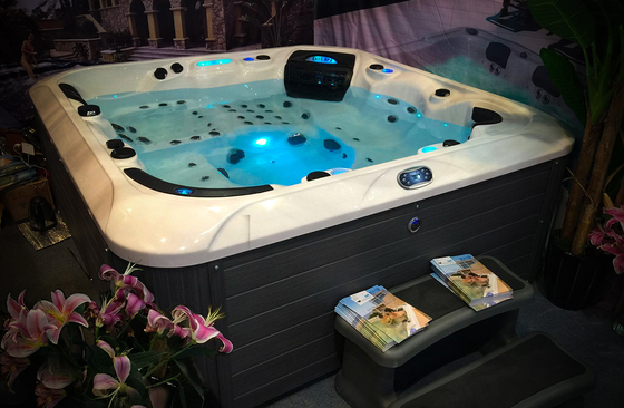 5 osób Dostosowana wanna z hydromasażem na świeżym powietrzu Wolnostojąca wanna z hydromasażem z 33 dyszami